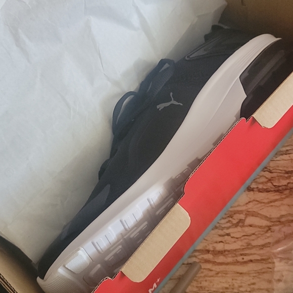 Puma black and white size 9 1/2 - Picture 1 of 4